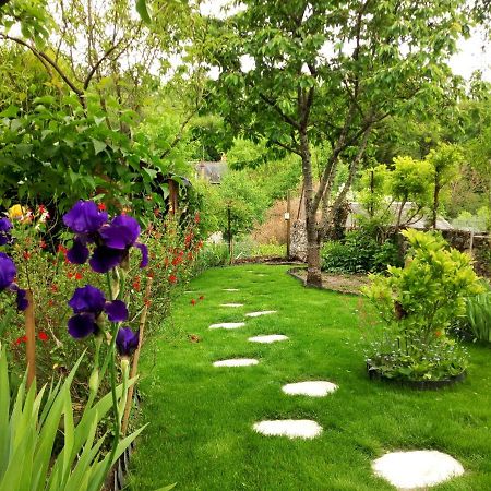 Le Petit Jardin Yoyo Hotel Monts Esterno foto